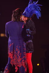 高清组图：郑伊健演唱会 舒淇登台与其热吻