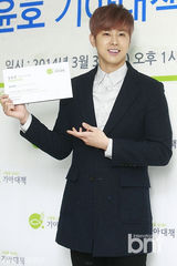 组图：东方神起允浩当选饥饿对策宣传大使