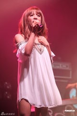 高清组图：丁当加场开唱飆新歌 不畏寒流熟背歌词