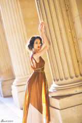 组图：蓝燕巴黎迷人复古写真烈焰红唇