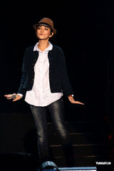 组图：Hebe语出惊人“胸部山” Ella搞笑扮丑相挺