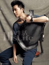 组图：韩庚登杂志封面 古罗马风格对撞现代时尚