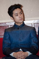 高清图：FT洪基上海开唱很受伤 赞金宇彬帅气