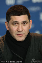 幻灯图集：《如何结束夏天》记者会 俄罗斯型男斗帅