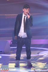 组图：容祖儿林峰领衔金曲榜 G.E.M上演黑丝诱惑