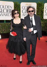 组图：金球奖红毯多情侣 恩爱携手秀亲密