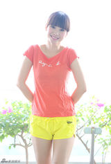 组图：柳岩彩纱逆光身姿优雅 笑容迷人清新十足