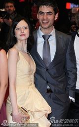 高清图：《大将军寇流岚》首映 巴特勒查斯坦嬉闹