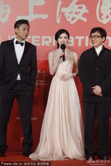 组图：《警察故事2013》成龙携刘烨景甜亮相