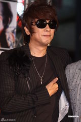 组图：黄秋生嫌男男吻不够看 郭品超自曝不羁情事