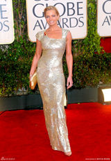 高清组图：杰米-普莱斯利亮相高开衩裙秀美腿 