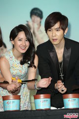 组图：唐禹哲曾恺玹幽默回应新戏谈情