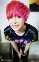 组图：好声音视觉美男梁君诺私照 网曝整容传言