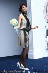 组图：林志玲黑丝袜配白色高跟鞋 尽展长腿诱惑