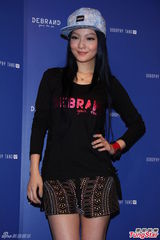 组图：吴克群自创潮牌获张韶涵到场支持