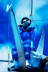 高清：周笔畅巡演上海完美收官 征服观众万人合唱