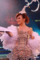 组图：梁静茹演唱会落幕 与表哥同台合唱