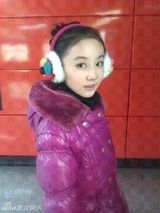 组图：点读机女孩中学生活照曝光 依旧清秀可爱