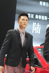 组图：杜淳时装周压轴走秀  助阵中国新锐设计师