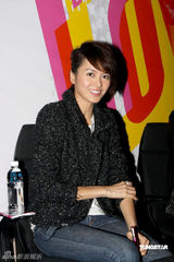 高清图：郑秀文个唱第五场与梁咏琪激情热吻