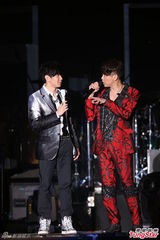 组图：陶喆与辣妹热舞互摸 谢霆锋帅气现身飙歌