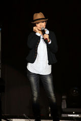 组图：Hebe语出惊人“胸部山” Ella搞笑扮丑相挺