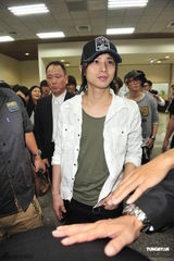 组图：堂本光一身休闲装抵台 暌违十年再开唱