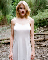 组图：牙缝超模史密斯自然系大片 大秀美背丰胸