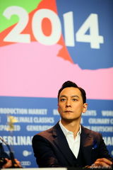 组图：柏林《魔警》见面会 吴彦祖张家辉亮相