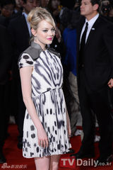 组图：2NE1助阵《超凡蜘蛛侠》韩国红毯秀