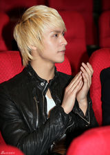 组图：东方神起昌珉与贤雅金正恩等出席宣传活动