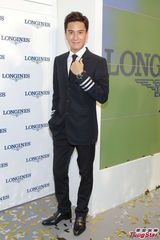 组图：钟楚红贺郭晶晶产子 马国明享受演床戏