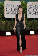 组图：金球红毯女星争艳 秀玉腿露美背