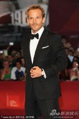 高清图：《在某处》首映  小范宁 露肩蓝裙宛若精灵