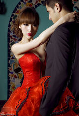 高清图：柳岩变西班牙冷艳舞娘 热情球迷两重奏