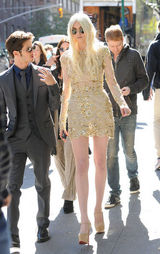 组图：《绯闻女孩》最终季片场 S与Dan浪漫婚礼