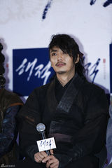 独家：《海盗》雪天开工 孙艺珍霸气雪莉遭绑