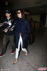 组图：林峰吴千语三度蜜游 返港甜丝丝藏戒指