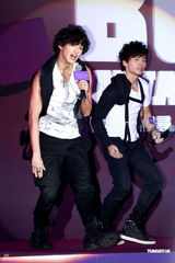 组图：金贤重香港获大奖 阿SA无缘和男友过圣诞