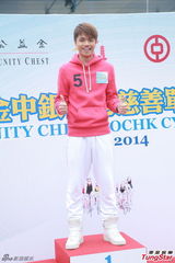 组图：阿Sa(蔡卓妍)否认陈伟霆送房 张敬轩为话剧露股