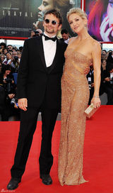 组图：凯特-哈德森性感亮相威尼斯电影节