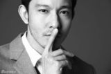 组图：立威廉黑白大片深邃眼神尽显男人魅力