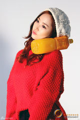 高清组图：韩星朴敏英拍摄饮品广告花絮活泼可爱