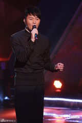 组图：《劲歌金曲》再录影 张智霖吴卓羲比歌艺