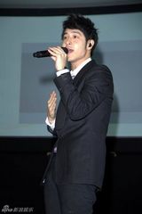 组图：周杰伦潘玮柏袁咏琳助阵慈善晚宴