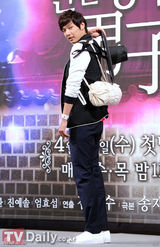 组图：池贤宇刘仁娜亮相《仁显王后的男人》发布会