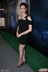 组图：候选港姐公开量度身材 何傲儿自愧不如