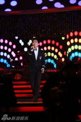 组图：中歌榜现场众星劲歌热舞热力四射