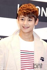 组图：SHINee等众星亮相时装品牌开店仪式