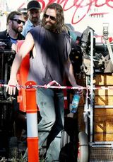 组图：《金刚狼2》片场曝光 休-杰克曼变犀利哥